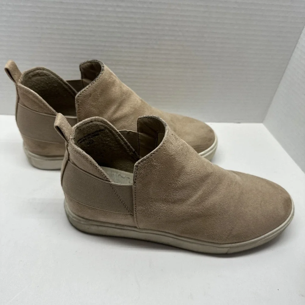 Soda Suede(man made)‎ Brown Flat Slip On Bootie Women's Size 8.5